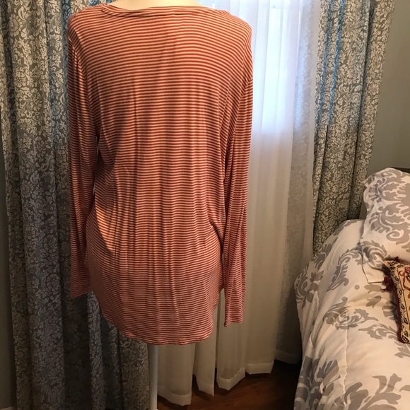 T-shirt - Picture 2 of 3